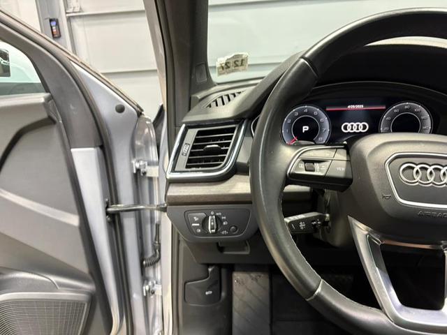 Photo of 2023 Florett Silver Metallic Audi Q5