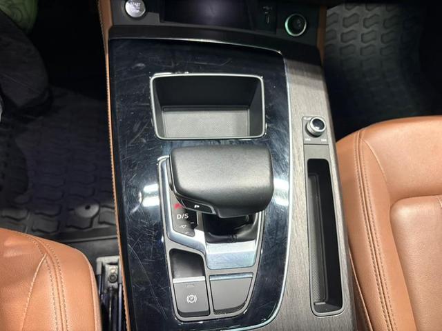 Photo of 2023 Florett Silver Metallic Audi Q5