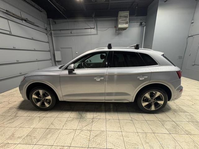 Photo of 2023 Florett Silver Metallic Audi Q5