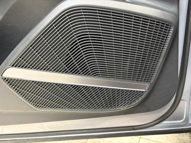 Photo of 2023 Florett Silver Metallic Audi Q5