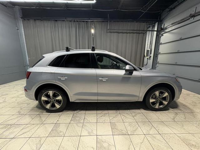Photo of 2023 Florett Silver Metallic Audi Q5