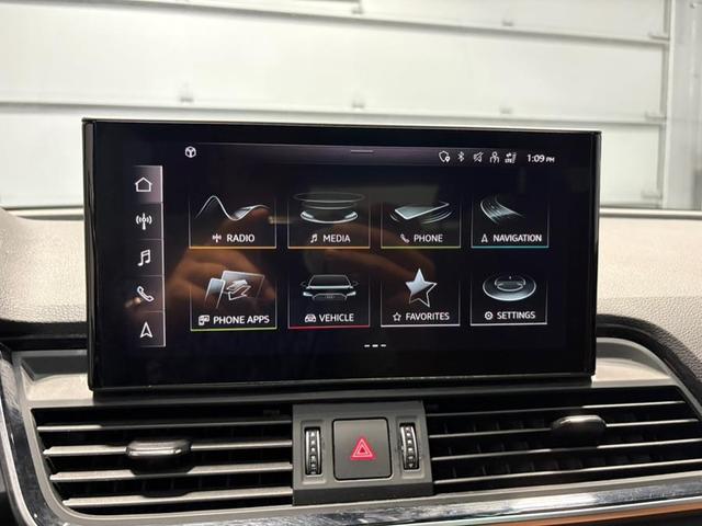 Photo of 2023 Florett Silver Metallic Audi Q5