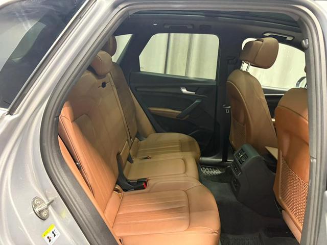 Photo of 2023 Florett Silver Metallic Audi Q5