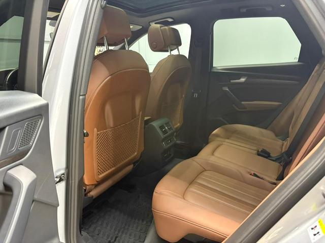 Photo of 2023 Florett Silver Metallic Audi Q5