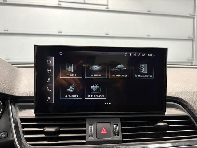 Photo of 2023 Florett Silver Metallic Audi Q5