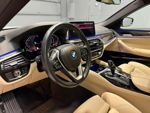 Photo of 2022 Black Sapphire Metallic BMW 530