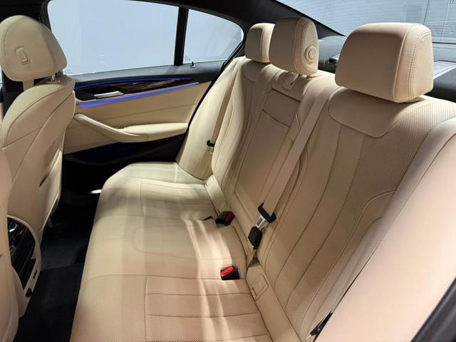 Photo of 2022 Black Sapphire Metallic BMW 530
