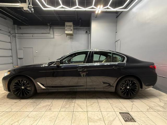 Photo of 2022 Black Sapphire Metallic BMW 530