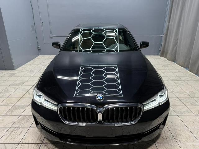 Photo of 2022 Black Sapphire Metallic BMW 530