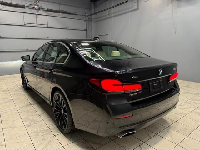 Photo of 2022 Black Sapphire Metallic BMW 530