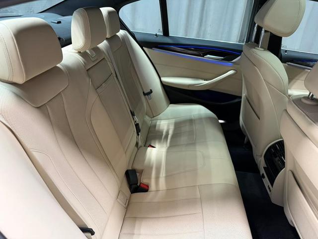 Photo of 2022 Black Sapphire Metallic BMW 530