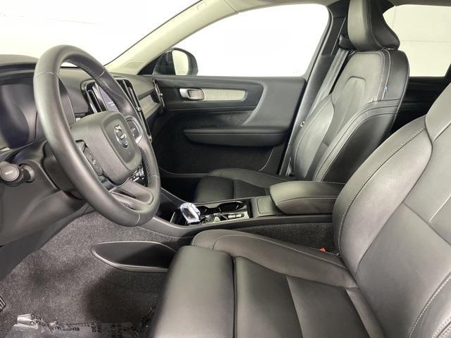 Photo of 2025 Crystal White Pearl Volvo XC40