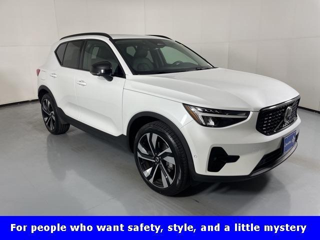 Photo of 2025 Crystal White Pearl Volvo XC40