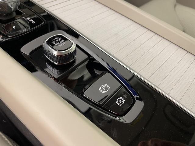 Photo of 2026 Denim Blue Metallic Volvo XC60 Plug-In Hybrid