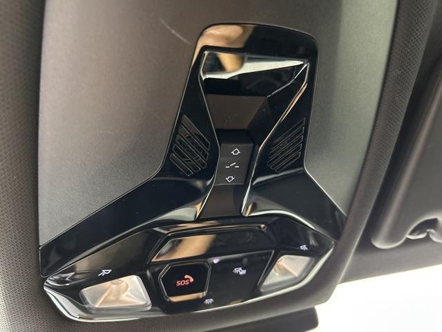 Photo of 2023 Mineral White Metallic BMW X1