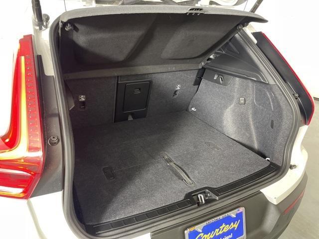 Photo of 2025 Crystal White Pearl Volvo XC40