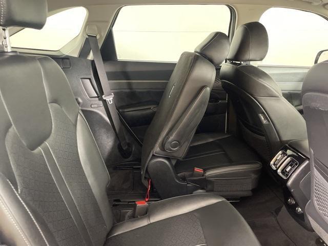 Photo of 2023 Glacial White Pearl Kia Sorento