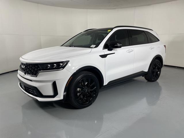 Photo of 2023 Glacial White Pearl Kia Sorento