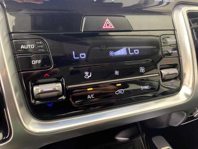 Photo of 2023 Glacial White Pearl Kia Sorento