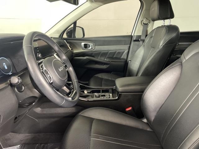 Photo of 2023 Glacial White Pearl Kia Sorento