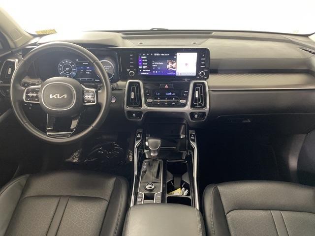 Photo of 2023 Glacial White Pearl Kia Sorento