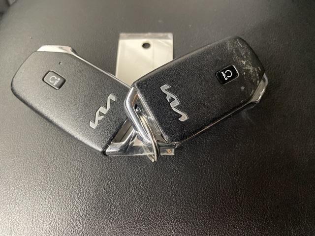Photo of 2023 Glacial White Pearl Kia Sorento