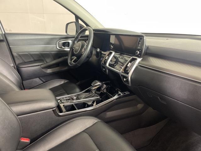 Photo of 2023 Glacial White Pearl Kia Sorento