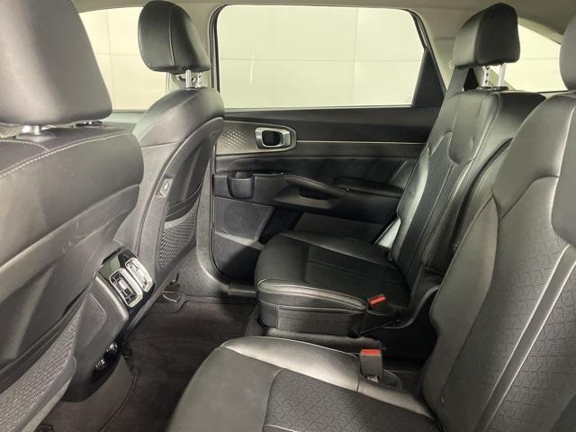 Photo of 2023 Glacial White Pearl Kia Sorento