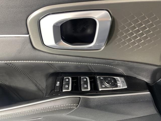 Photo of 2023 Glacial White Pearl Kia Sorento