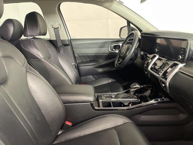 Photo of 2023 Glacial White Pearl Kia Sorento