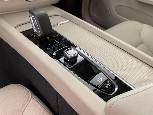 Photo of 2024 Crystal White Metallic Volvo XC60 Recharge Plug-In Hybrid
