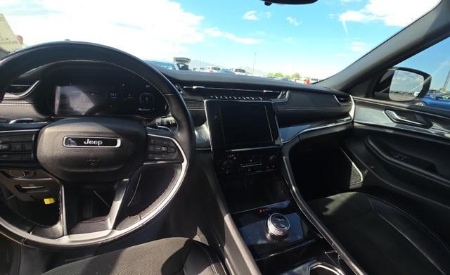 Photo of 2022 Metallic Jeep Grand Cherokee