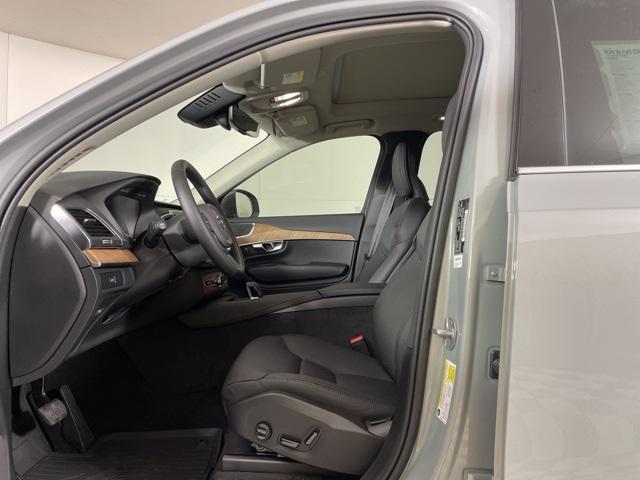 Photo of 2025 Metallic Volvo XC90