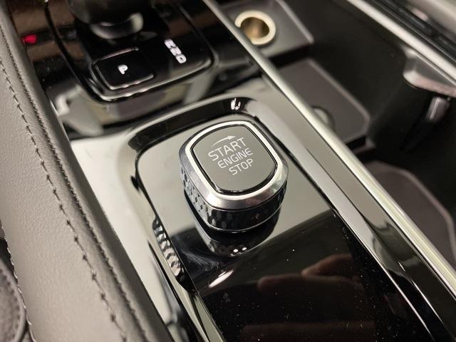 Photo of 2025 Metallic Volvo XC90