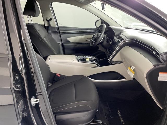 Photo of 2024 Phantom Black Hyundai TUCSON Hybrid
