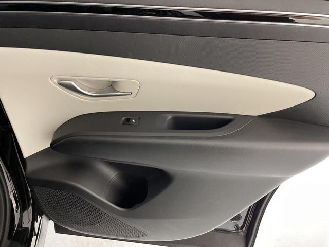 Photo of 2024 Phantom Black Hyundai TUCSON Hybrid