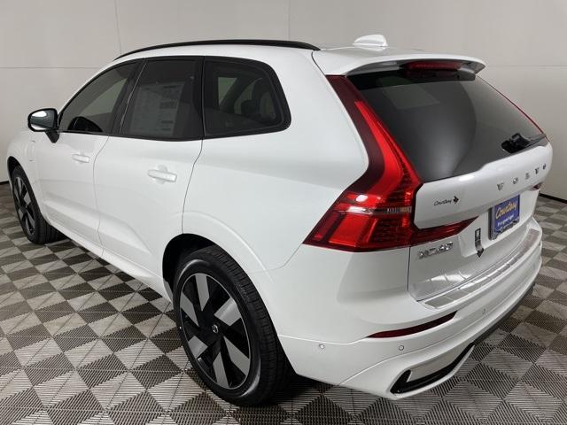 Photo of 2025 Crystal White Metallic Volvo XC60 Plug-In Hybrid