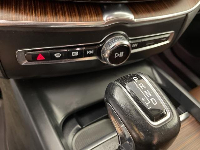 Photo of 2019 Crystal White Pearl Metallic Volvo XC60