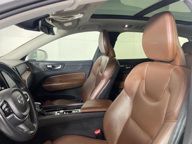 Photo of 2019 Crystal White Pearl Metallic Volvo XC60