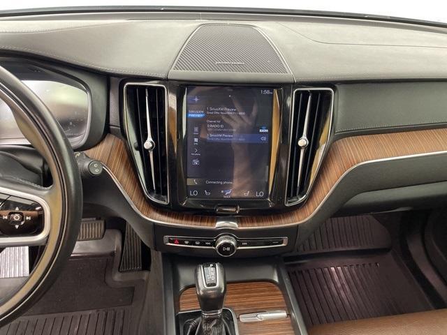 Photo of 2019 Crystal White Pearl Metallic Volvo XC60