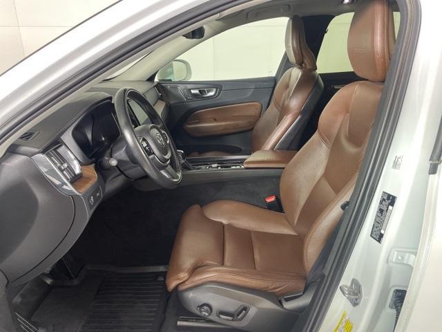 Photo of 2019 Crystal White Pearl Metallic Volvo XC60