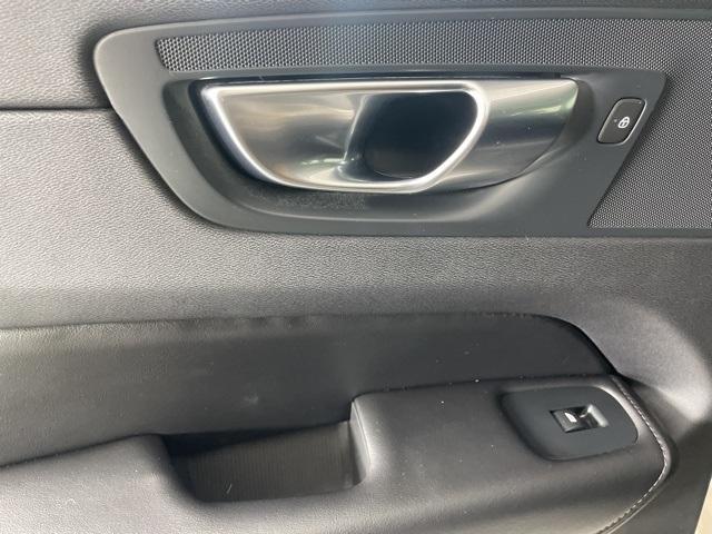 Photo of 2025 Bright Volvo XC60