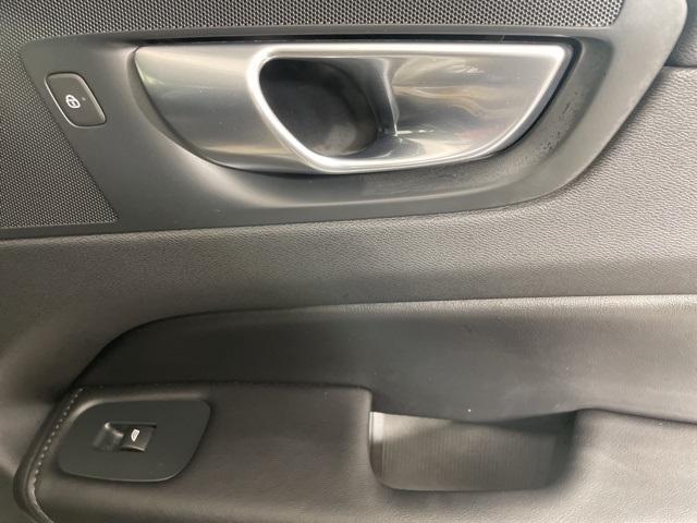 Photo of 2025 Bright Volvo XC60