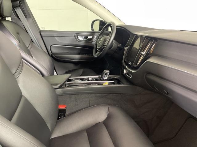 Photo of 2025 Bright Volvo XC60