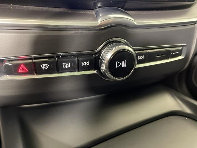 Photo of 2025 Bright Volvo XC60