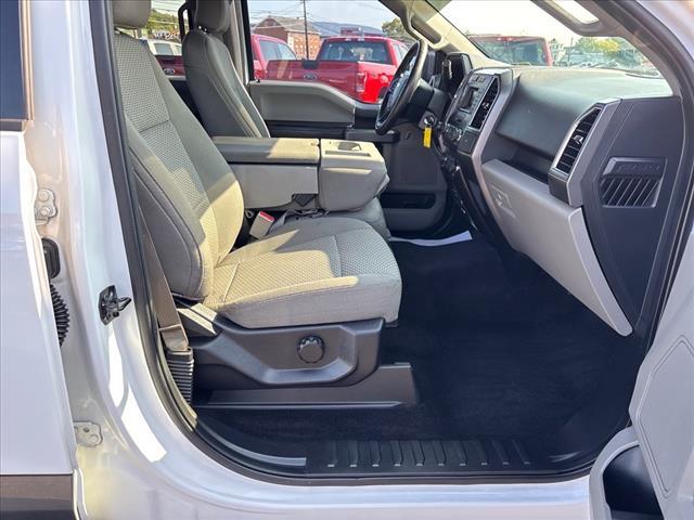 Photo of 2015 Oxford White/Magnetic Metallic (yz/J7) Ford F-150