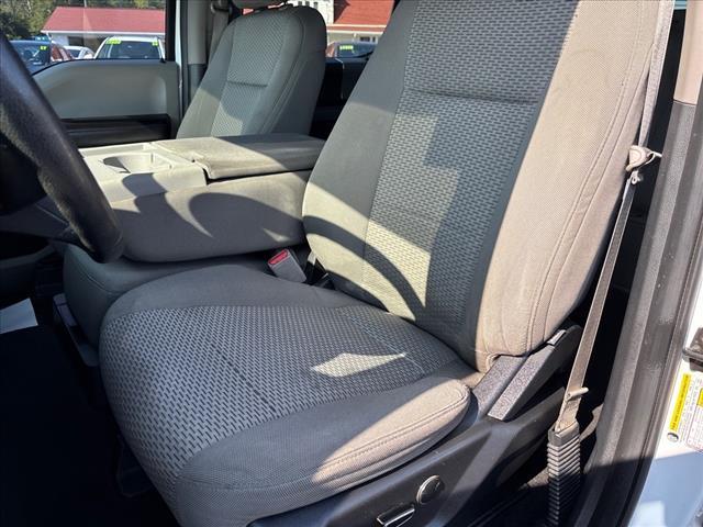 Photo of 2015 Oxford White/Magnetic Metallic (yz/J7) Ford F-150