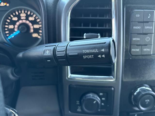 Photo of 2015 Oxford White/Magnetic Metallic (yz/J7) Ford F-150