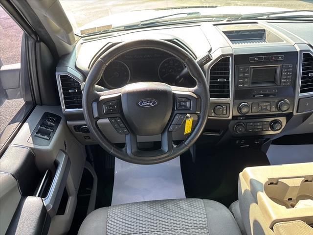 Photo of 2015 Oxford White/Magnetic Metallic (yz/J7) Ford F-150