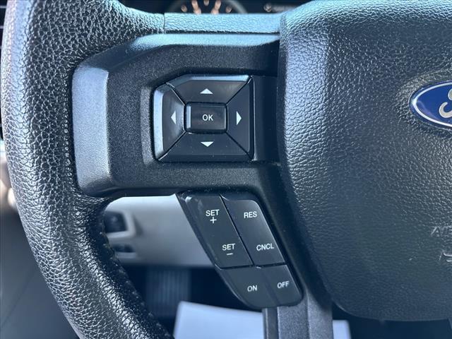 Photo of 2015 Oxford White/Magnetic Metallic (yz/J7) Ford F-150